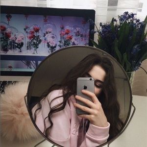 Meet your Posher, Lina